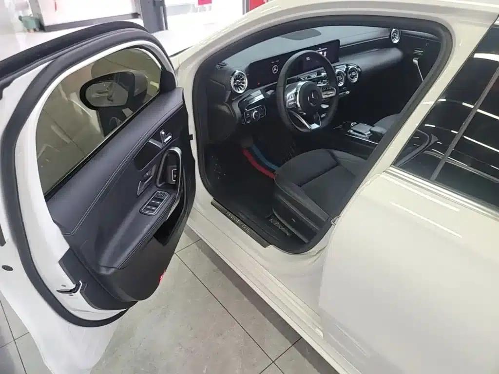 Mercedes-Benz A-Class 2022 Facelift III A 200 L Sport Sedan Fashion Edition — миниатюра 16