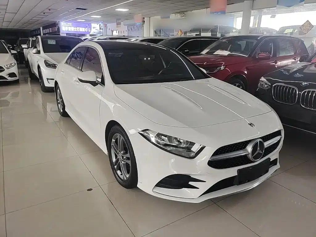 2021 Mercedes-Benz A-Class A 180 L Sport Sedan — миниатюра 4