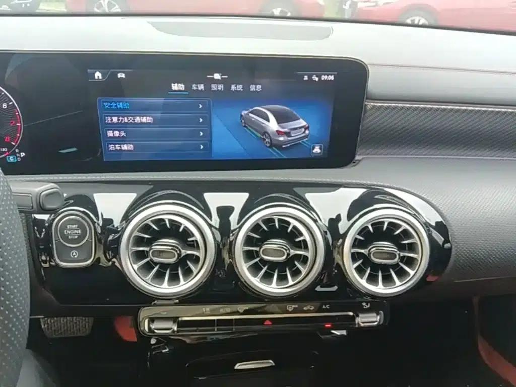 Mercedes-Benz A-Class 2024 Facelift A 200 L Fashion Model — миниатюра 13