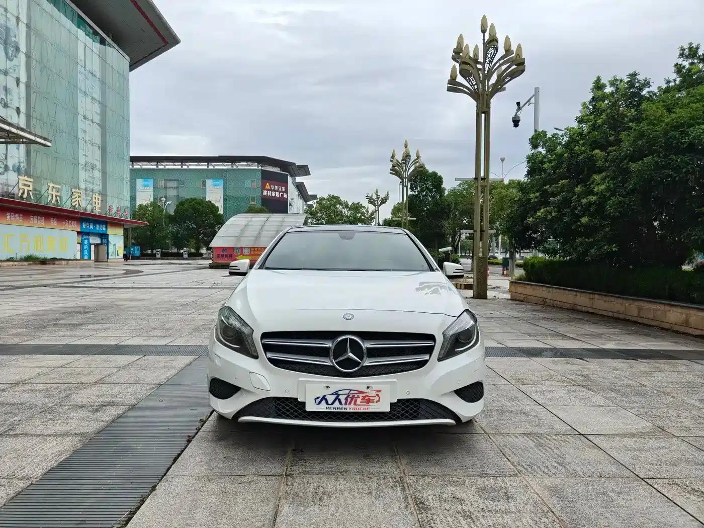2015 Mercedes-Benz A-Class Imported Model A 200 Fashion Edition — миниатюра 2