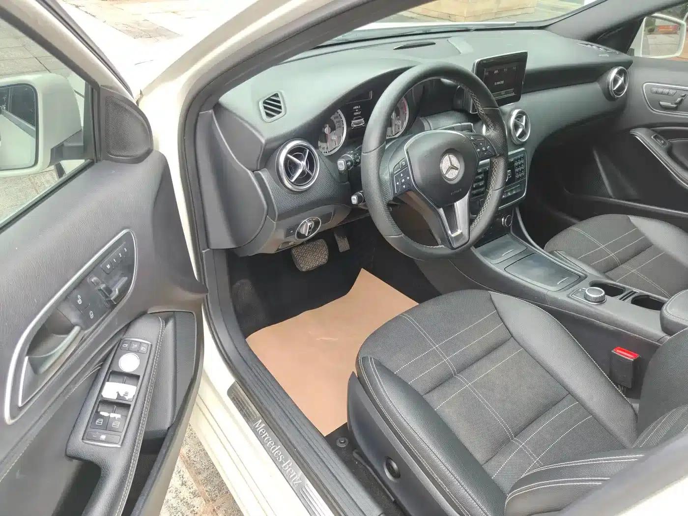 2015 Mercedes-Benz A-Class Imported Model A 200 Fashion Edition — миниатюра 11