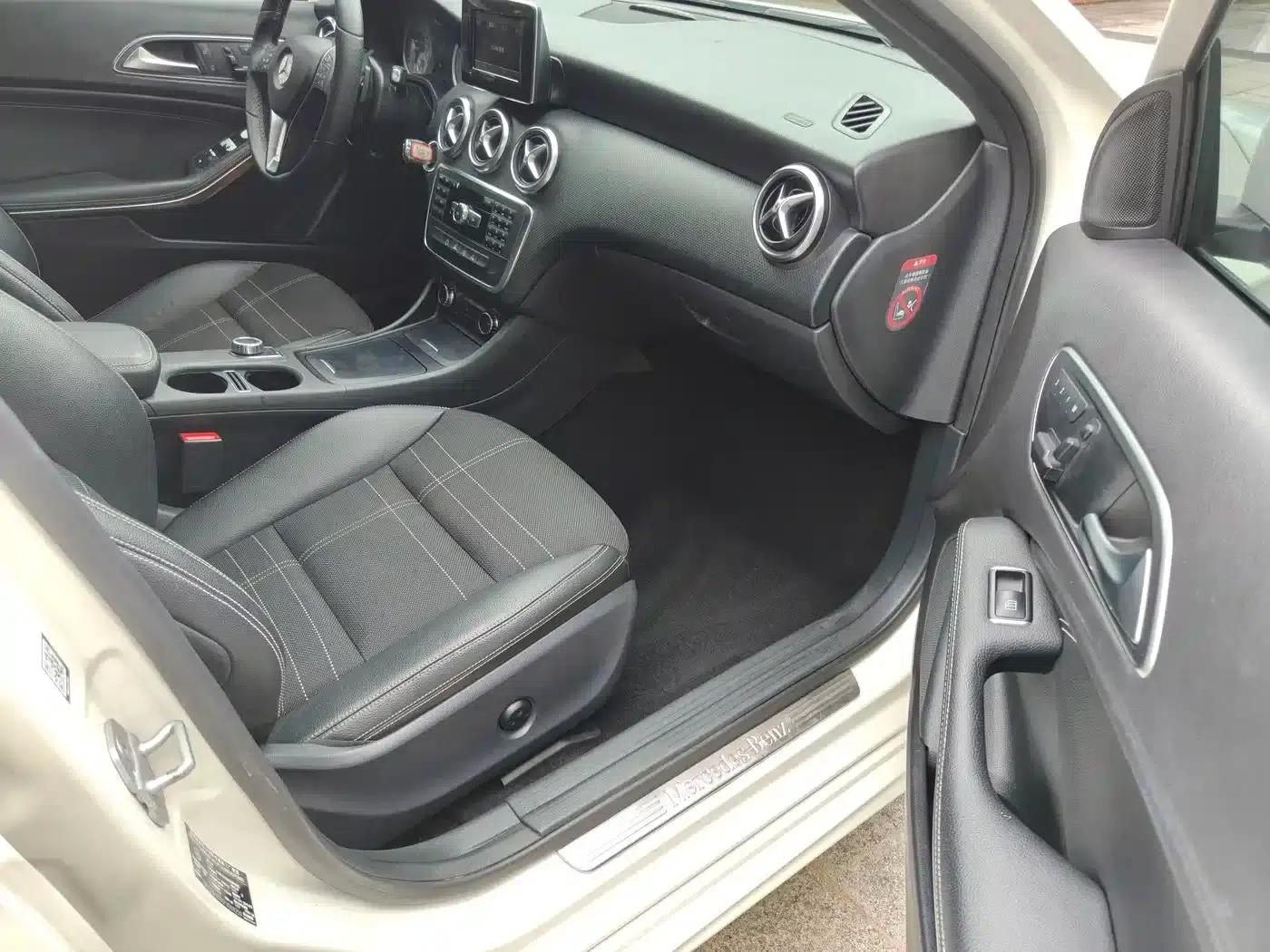 2015 Mercedes-Benz A-Class Imported Model A 200 Fashion Edition — миниатюра 15