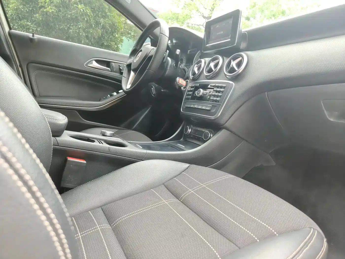 2015 Mercedes-Benz A-Class Imported Model A 200 Fashion Edition — миниатюра 16