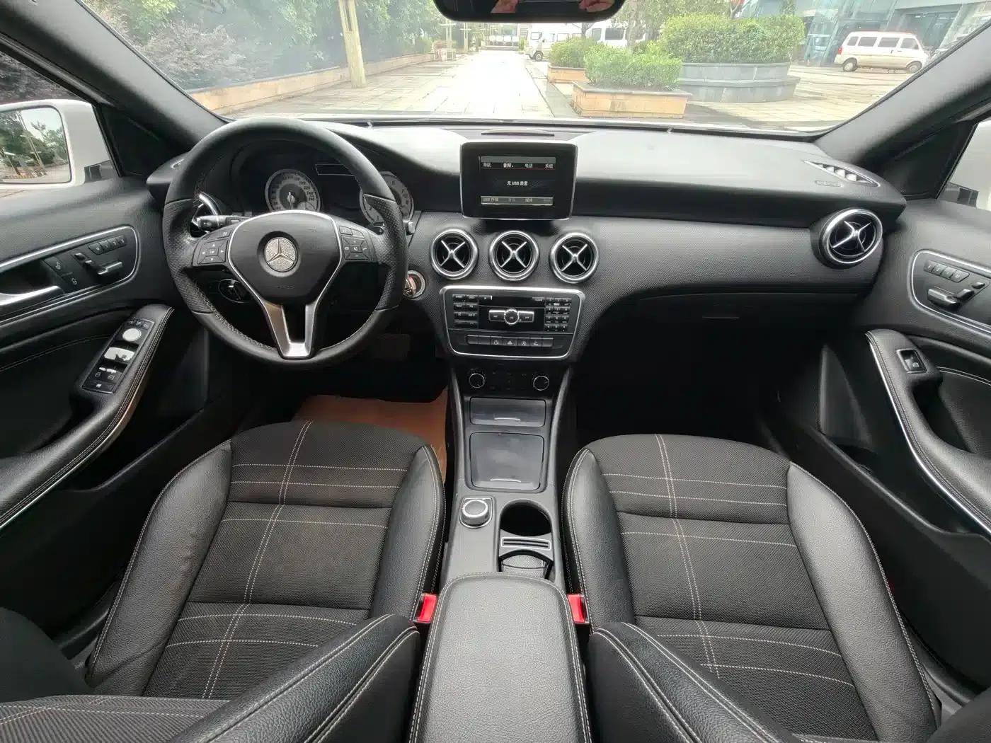 2015 Mercedes-Benz A-Class Imported Model A 200 Fashion Edition — миниатюра 19