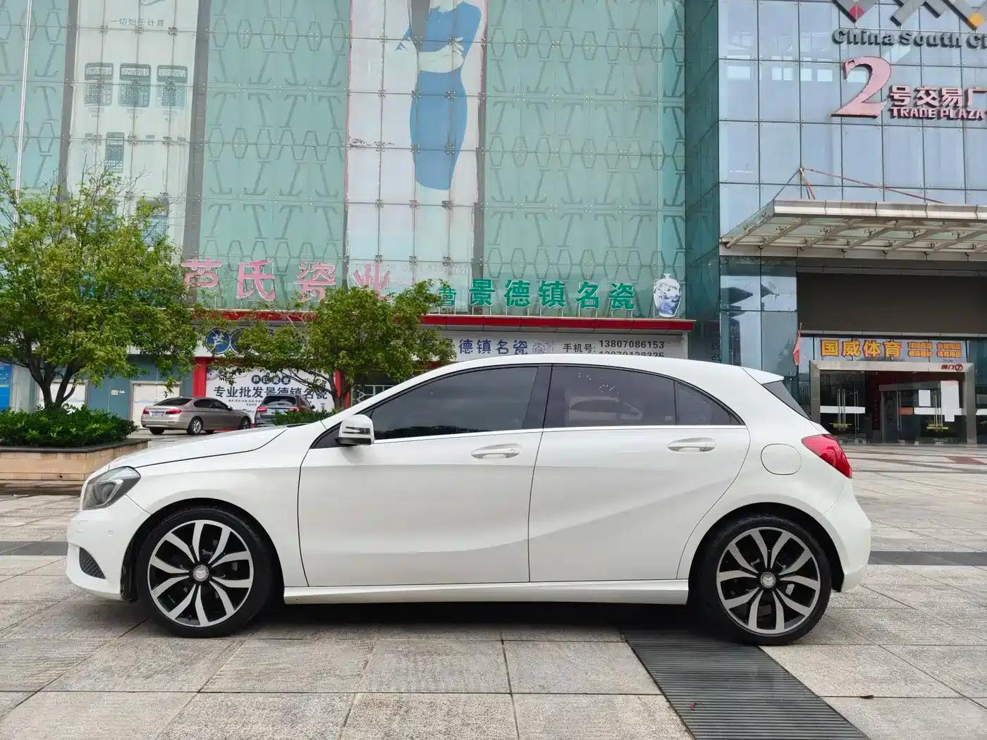 2015 Mercedes-Benz A-Class Imported Model A 200 Fashion Edition — миниатюра 3