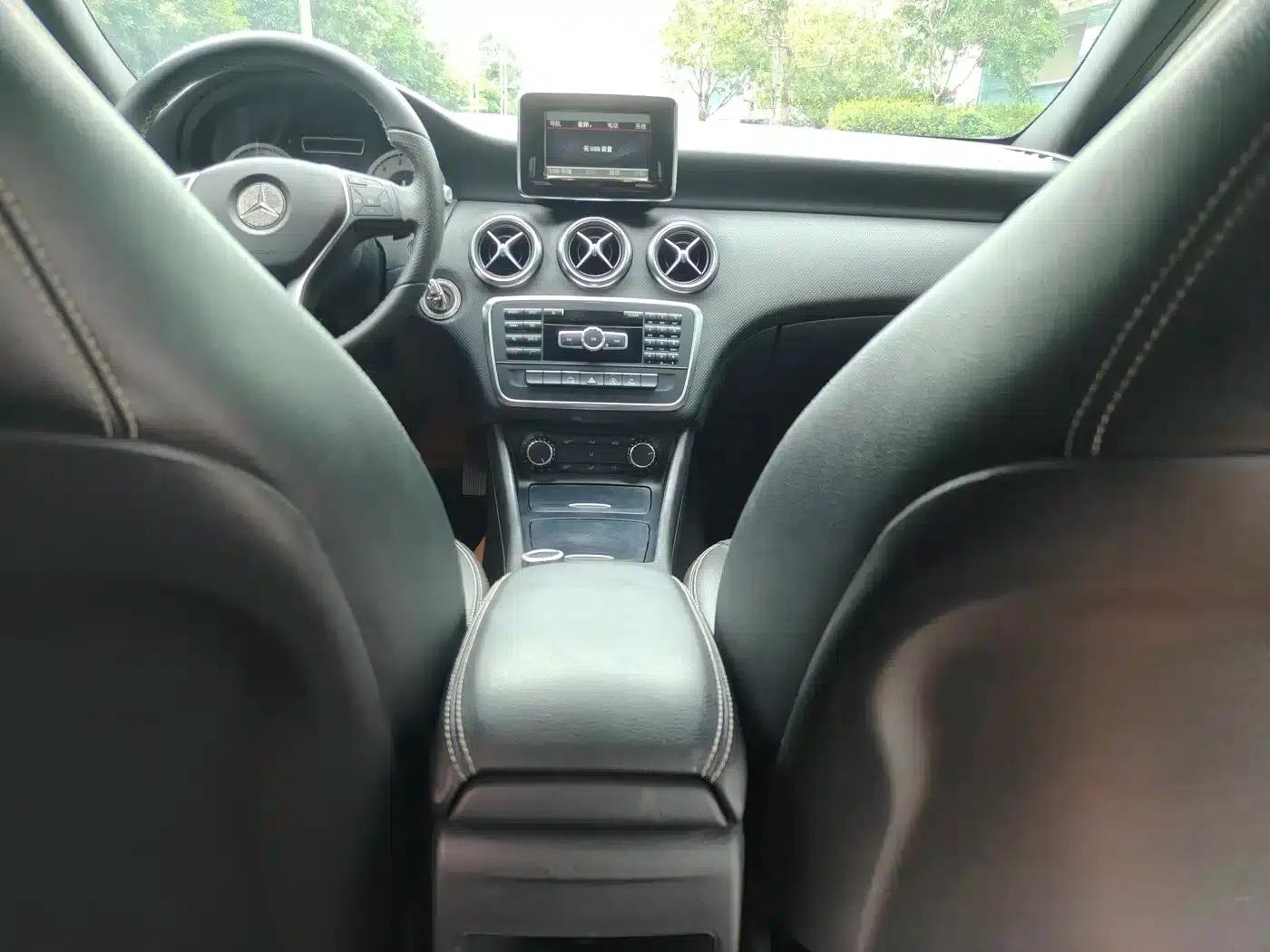 2015 Mercedes-Benz A-Class Imported Model A 200 Fashion Edition — миниатюра 21