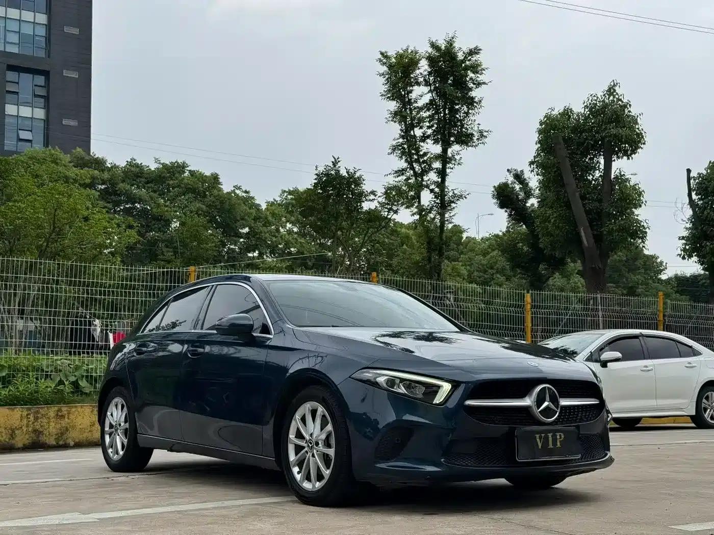 2022 Mercedes-Benz A-Class (Imported) Facelift Model A 200 Fashion Edition — миниатюра 2