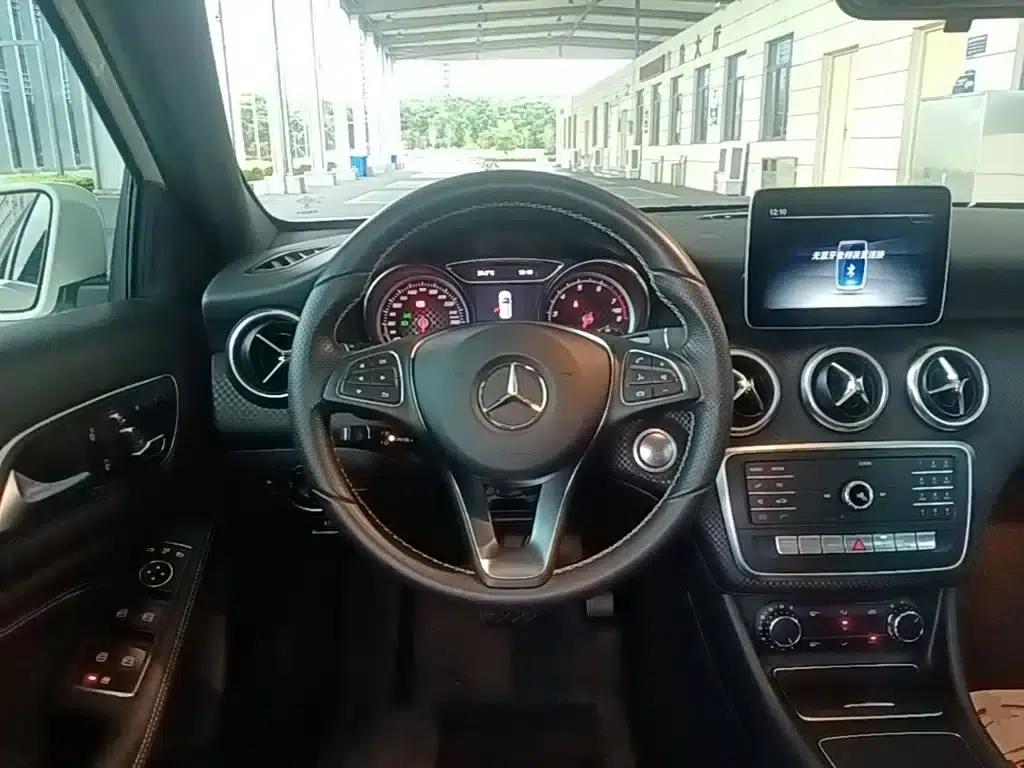 Mercedes-Benz A-Class (Imported) 2018 A 200 Fashion Model — миниатюра 11