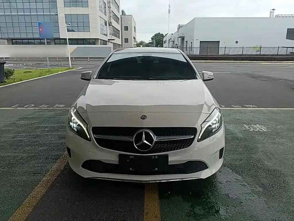 Mercedes-Benz A-Class (Imported) 2018 A 200 Fashion Model — миниатюра 3