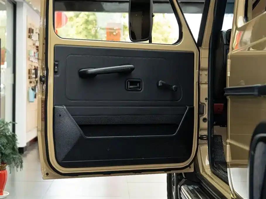 2017 Mercedes-Benz G-Class G 350 d — миниатюра 11