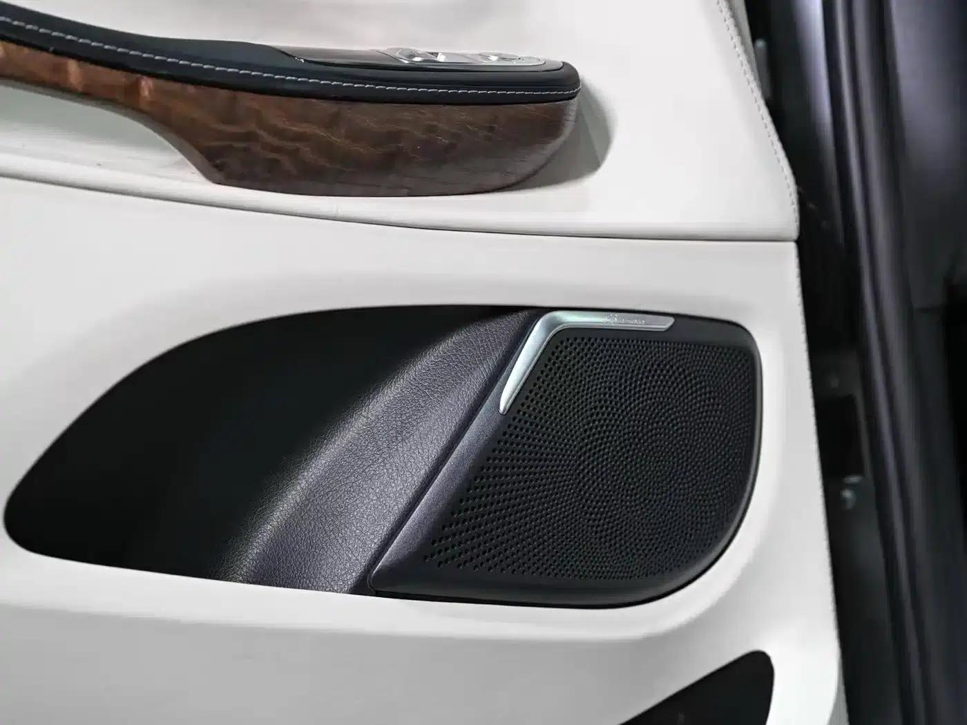 Mercedes-Benz V-Class 2018 V 260 L Premium Extended Edition (China VI Emission Standard) — миниатюра 20