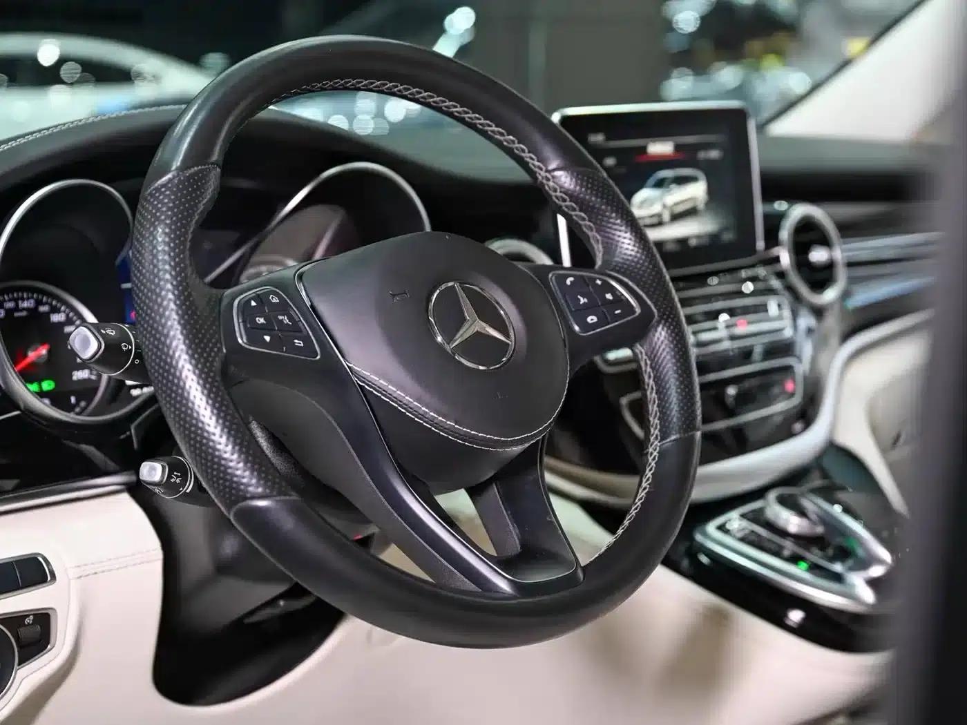 Mercedes-Benz V-Class 2018 V 260 L Premium Extended Edition (China VI Emission Standard) — миниатюра 8