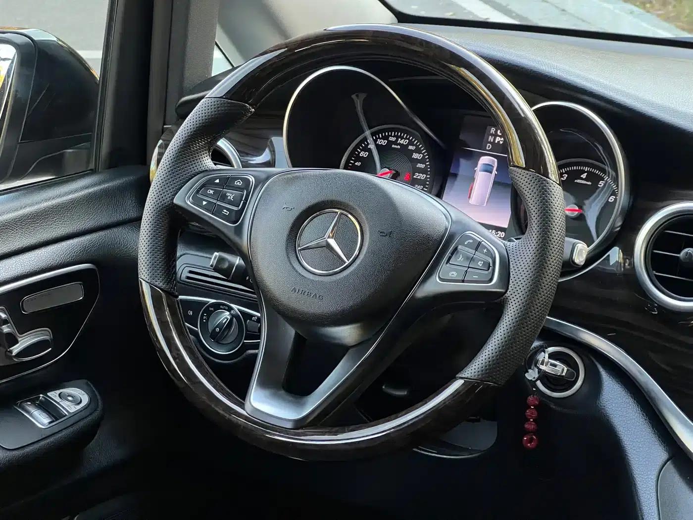 Mercedes-Benz V-Class 2018 V 260 Navigator Edition (China VI Emission Standard) — миниатюра 11