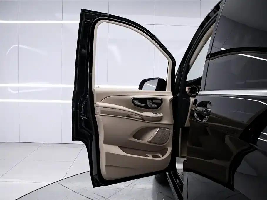 Mercedes-Benz V-Class 2022 V 260 L Long Wheelbase Premium Edition — миниатюра 11
