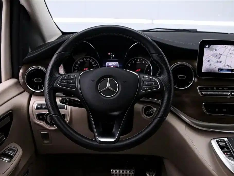 Mercedes-Benz V-Class 2022 V 260 L Long Wheelbase Premium Edition — миниатюра 7