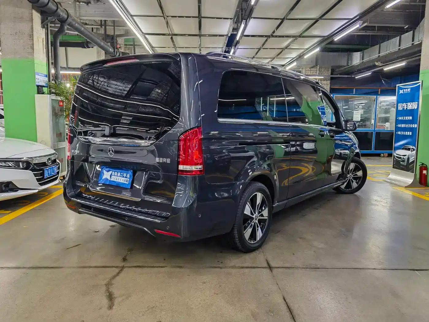 Mercedes-Benz V-Class 2020 V 260 L Long Wheelbase Luxury Edition — миниатюра 4