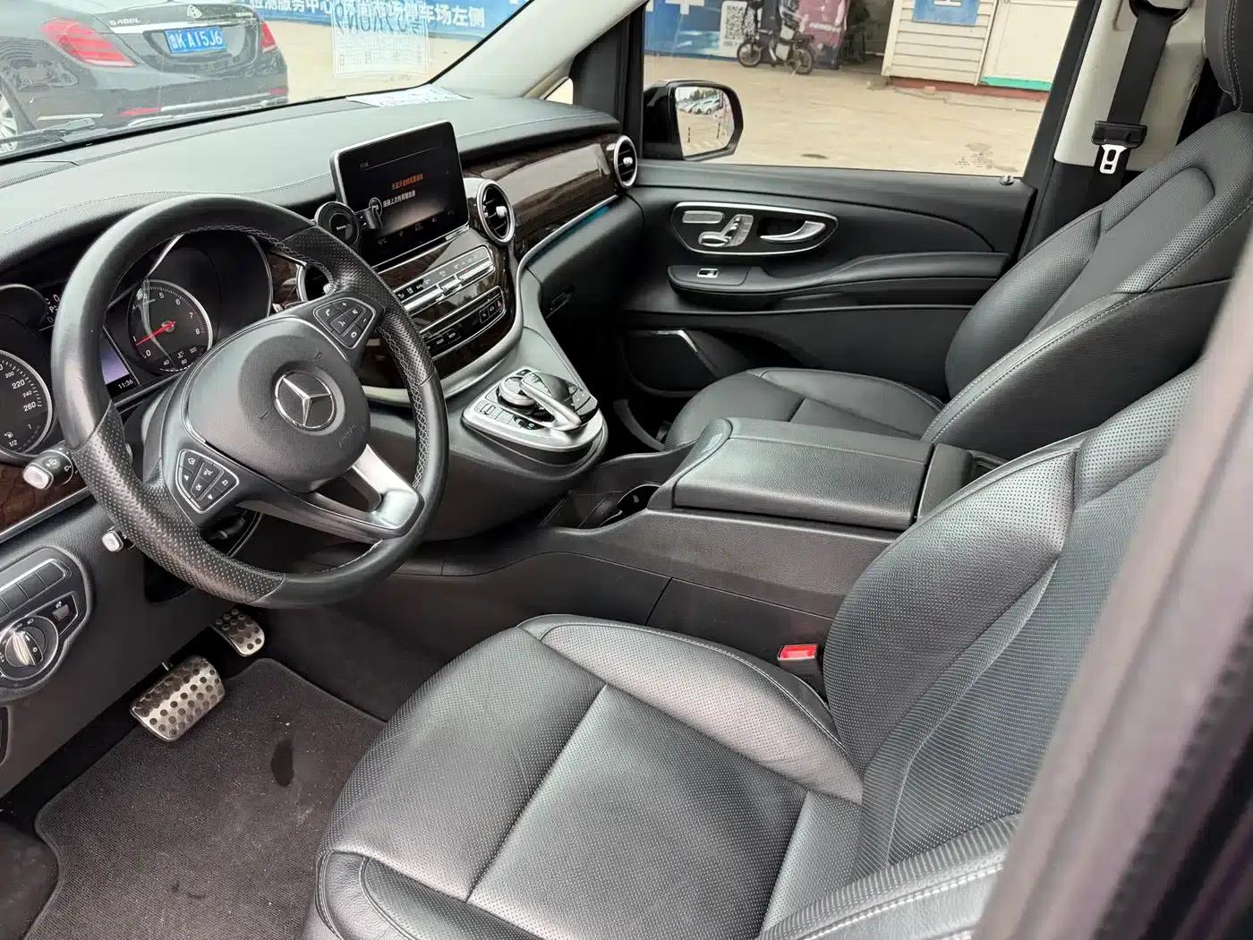Mercedes-Benz V-Class 2018 V 260 Premium Edition (China VI Emission Standard) — миниатюра 2