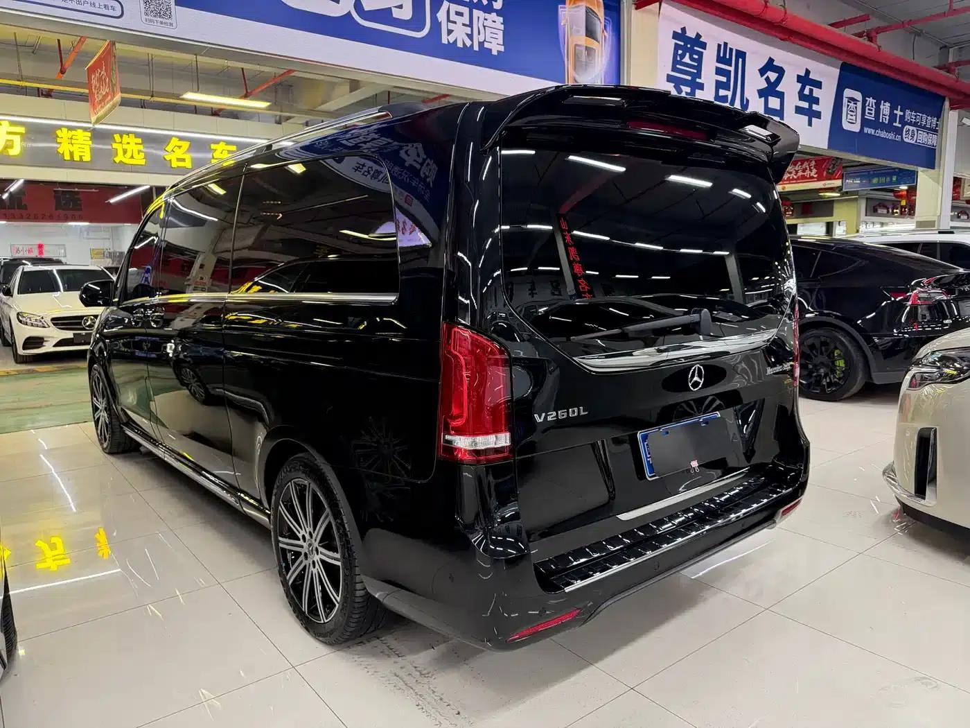 Mercedes-Benz V-Class 2022 V 260 L Long Wheelbase Luxury Edition — миниатюра 18