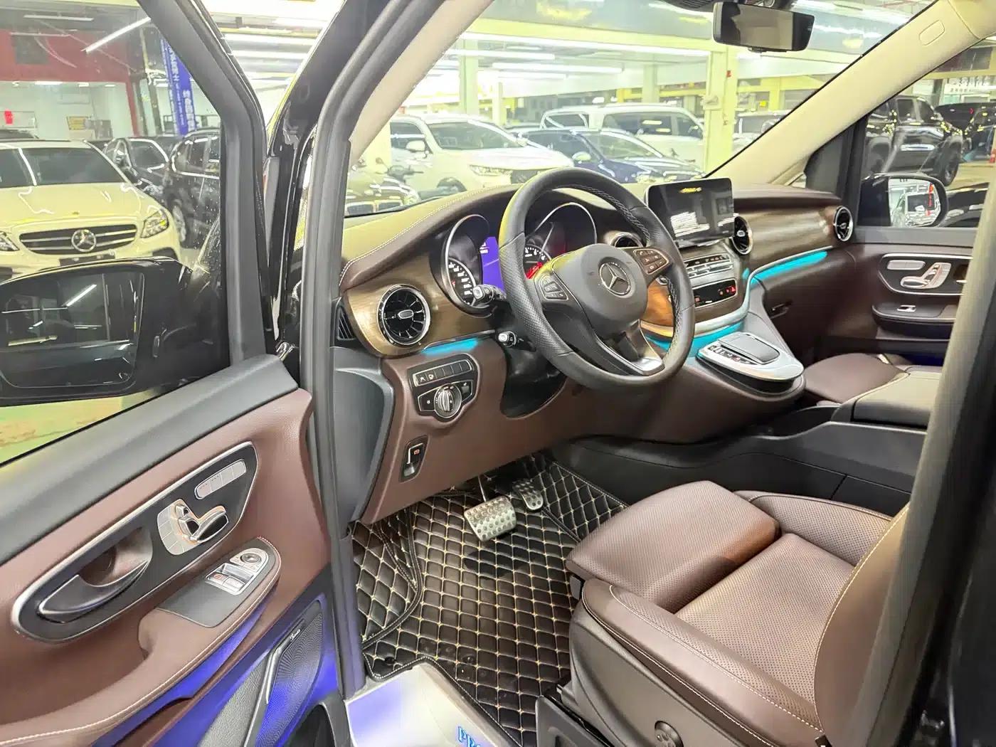 Mercedes-Benz V-Class 2022 V 260 L Long Wheelbase Luxury Edition — миниатюра 4