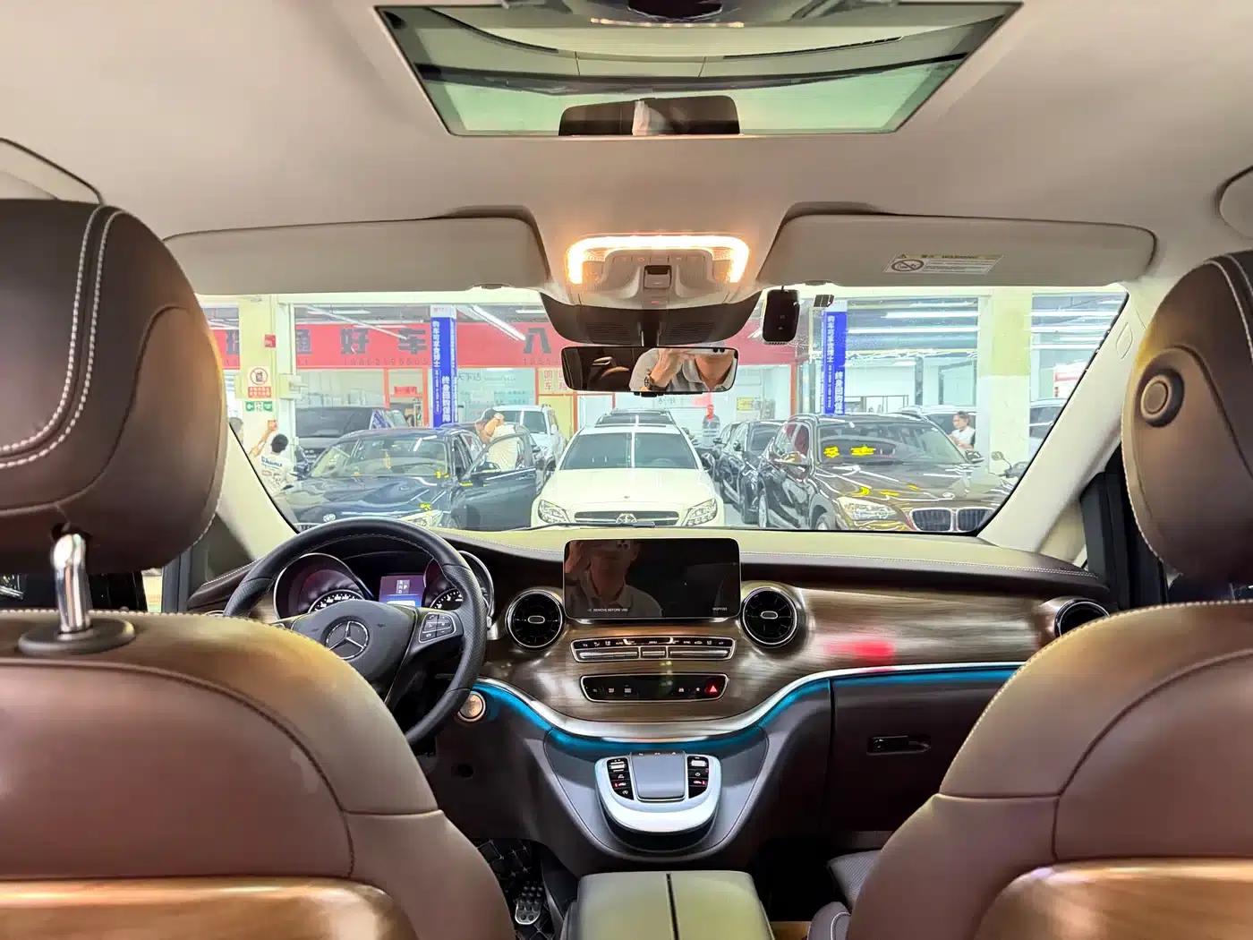 Mercedes-Benz V-Class 2022 V 260 L Long Wheelbase Luxury Edition — миниатюра 6