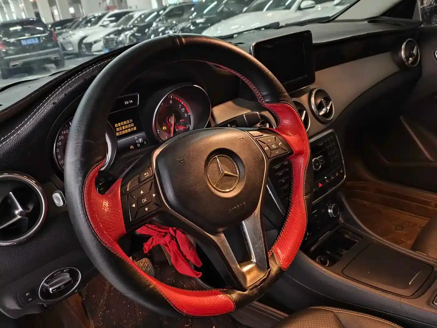 2015 Mercedes-Benz GLA 220 4MATIC Luxury — миниатюра 4