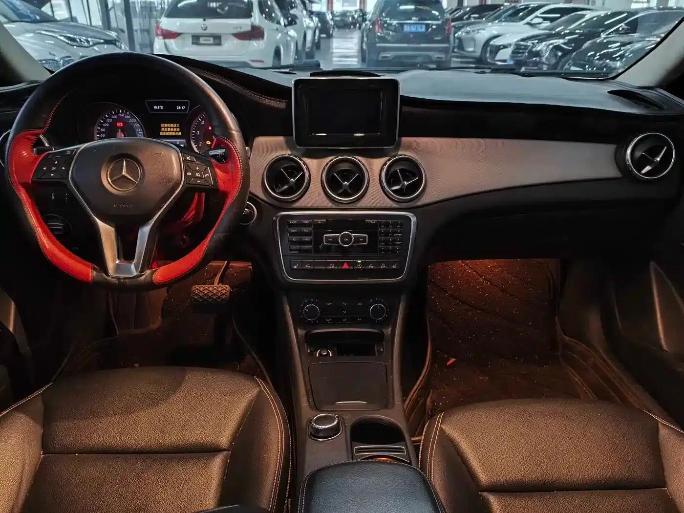 2015 Mercedes-Benz GLA 220 4MATIC Luxury — миниатюра 6