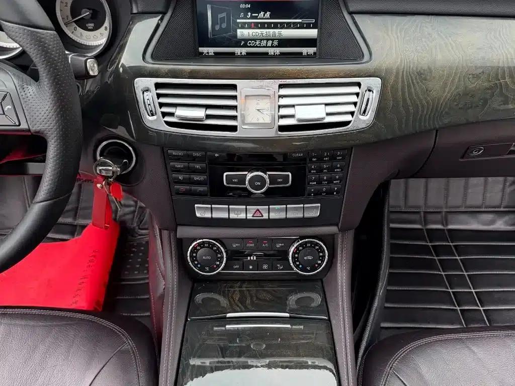 2012 Mercedes-Benz CLS 300 CGI — миниатюра 16