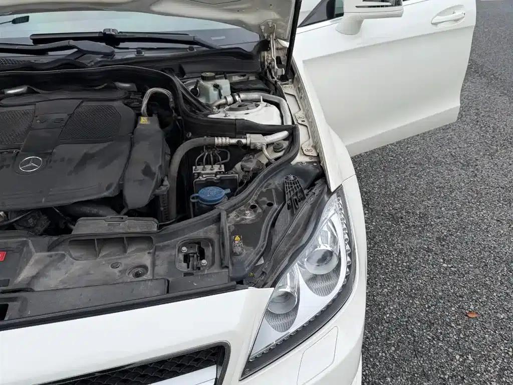 2012 Mercedes-Benz CLS 300 CGI — миниатюра 29