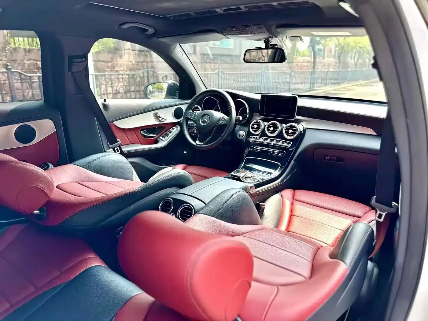 Mercedes-Benz GLC Coupe 2019 GLC 200 4MATIC Coupe SUV — миниатюра 4