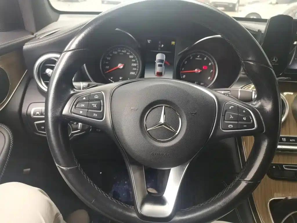 Mercedes-Benz GLC Coupe 2019 GLC 260 4MATIC Coupe SUV — миниатюра 11