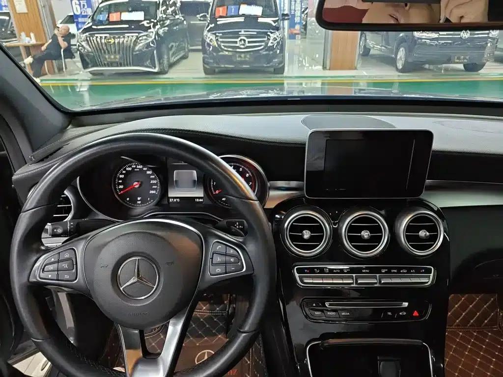 Mercedes-Benz GLC Coupe 2019 GLC 260 4MATIC Coupe SUV — миниатюра 10