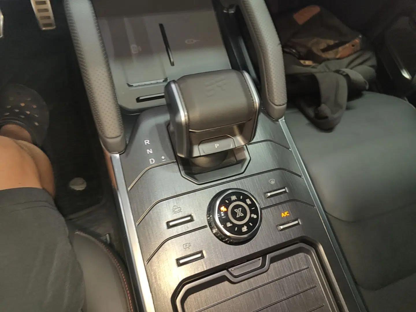JETOUR Traveler 2024 2.0T All-Wheel-Drive Silver Dragon Wings — миниатюра 16