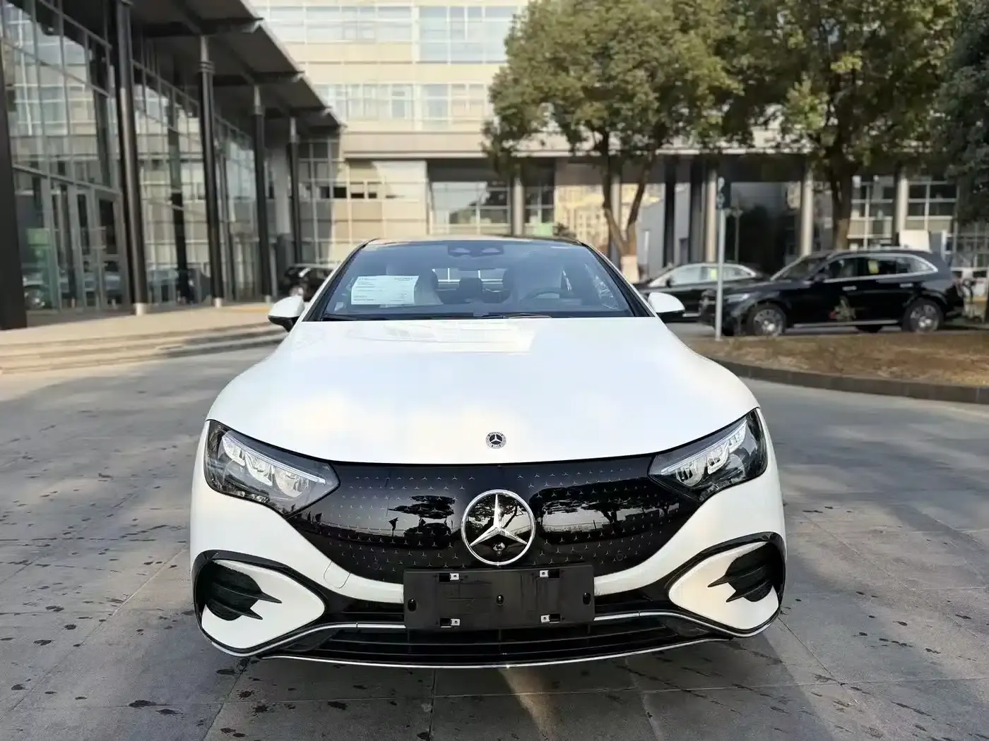 Mercedes-Benz EQE 2025 500 4MATIC Luxury Edition — миниатюра 2