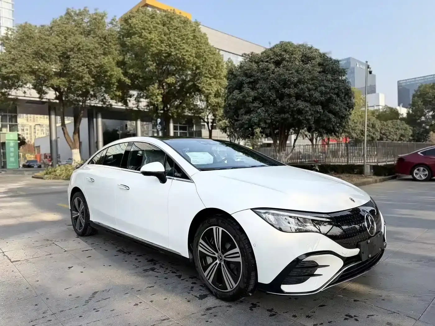 Mercedes-Benz EQE 2025 500 4MATIC Luxury Edition — миниатюра 3