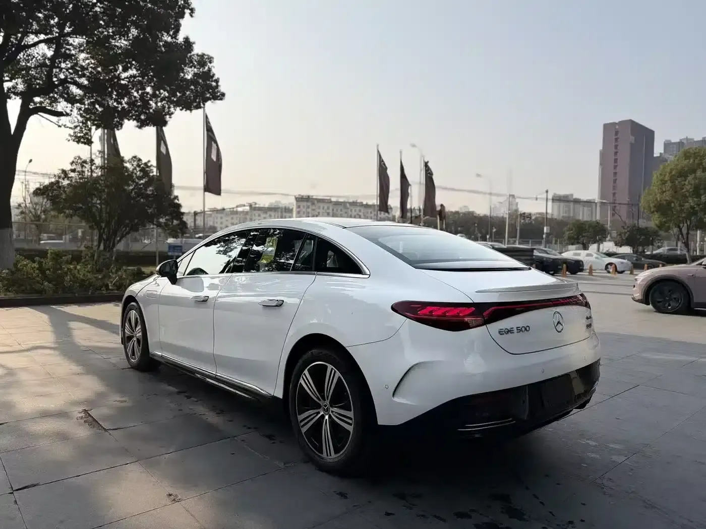 Mercedes-Benz EQE 2025 500 4MATIC Luxury Edition — миниатюра 5