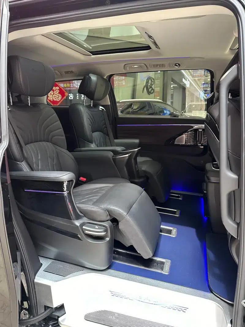 Trumpchi M8 2024 Master Series 2.0TGDI Supreme Edition — миниатюра 11