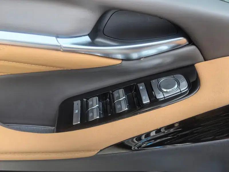 Trumpchi M8 2024 Master Series 2.0TGDI Premium Edition — миниатюра 19