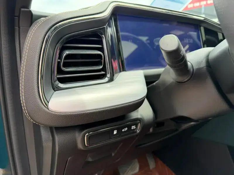 Trumpchi GS8 2022 Dual Engine Series 2.0TM Hybrid 2WD Premium Edition 6-Seater — миниатюра 15
