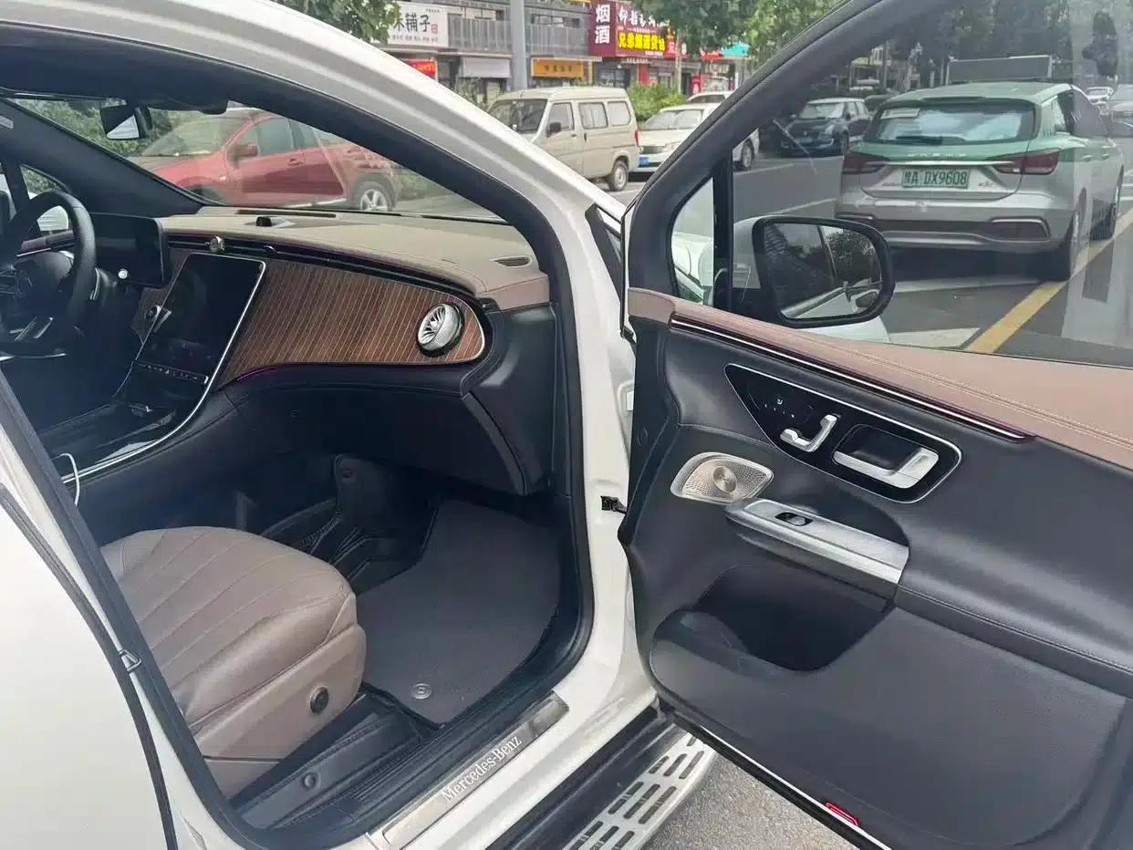 Mercedes-Benz EQE SUV 2023 350 4MATIC Luxury Edition — миниатюра 15