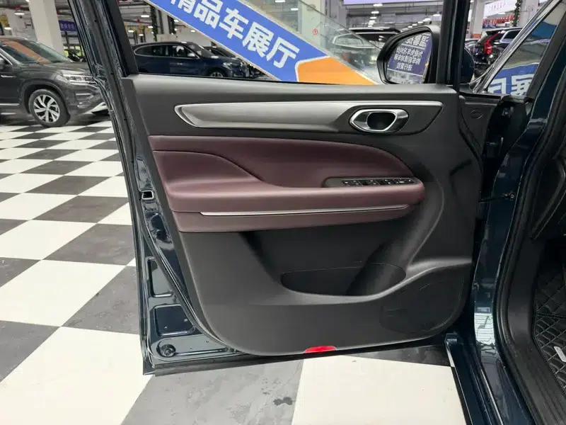 Trumpchi M6 2021 270T Automatic Premium Edition 7-seater — миниатюра 9
