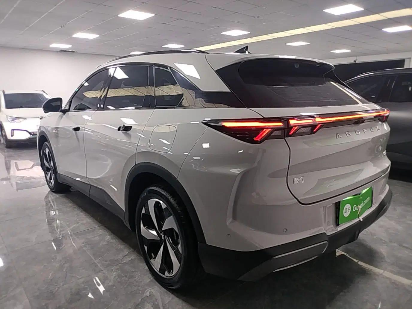 ARCFOX Alpha T5 2026 Model Range-Extended 1215 Yuanjing Smart Driving Version — миниатюра 4