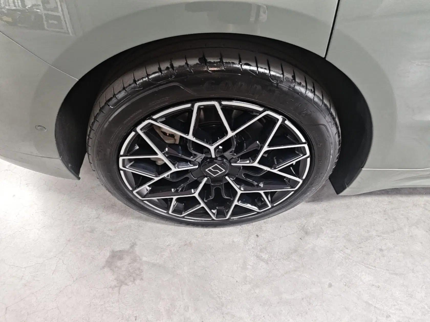 Zeekr 001 2024 WE Edition 100 kWh Rear-Drive — миниатюра 11