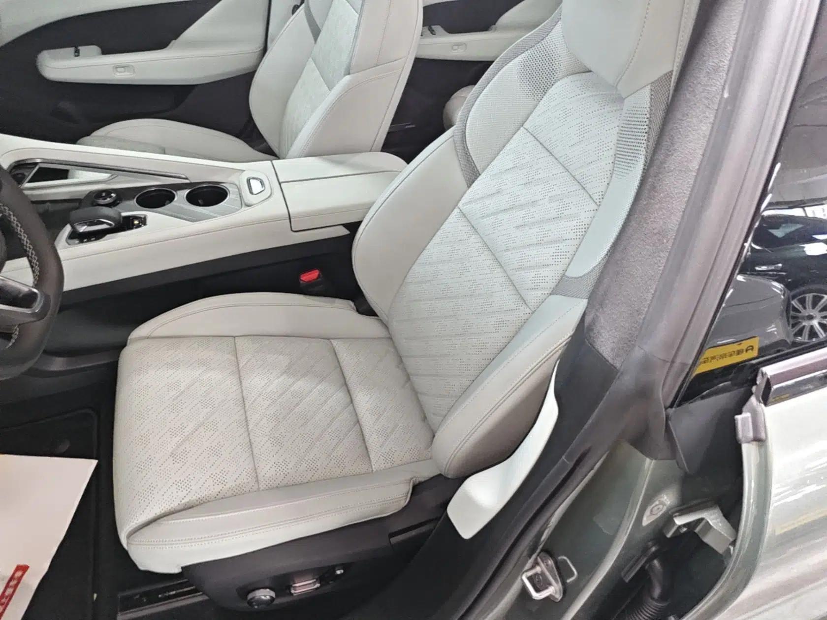 Zeekr 001 2024 WE Edition 100 kWh Rear-Drive — миниатюра 17