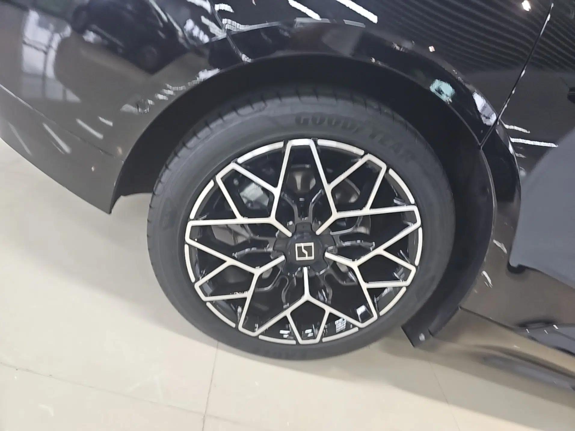 Zeekr 001 2025 WE Edition 95 kWh All-Wheel Drive — миниатюра 11