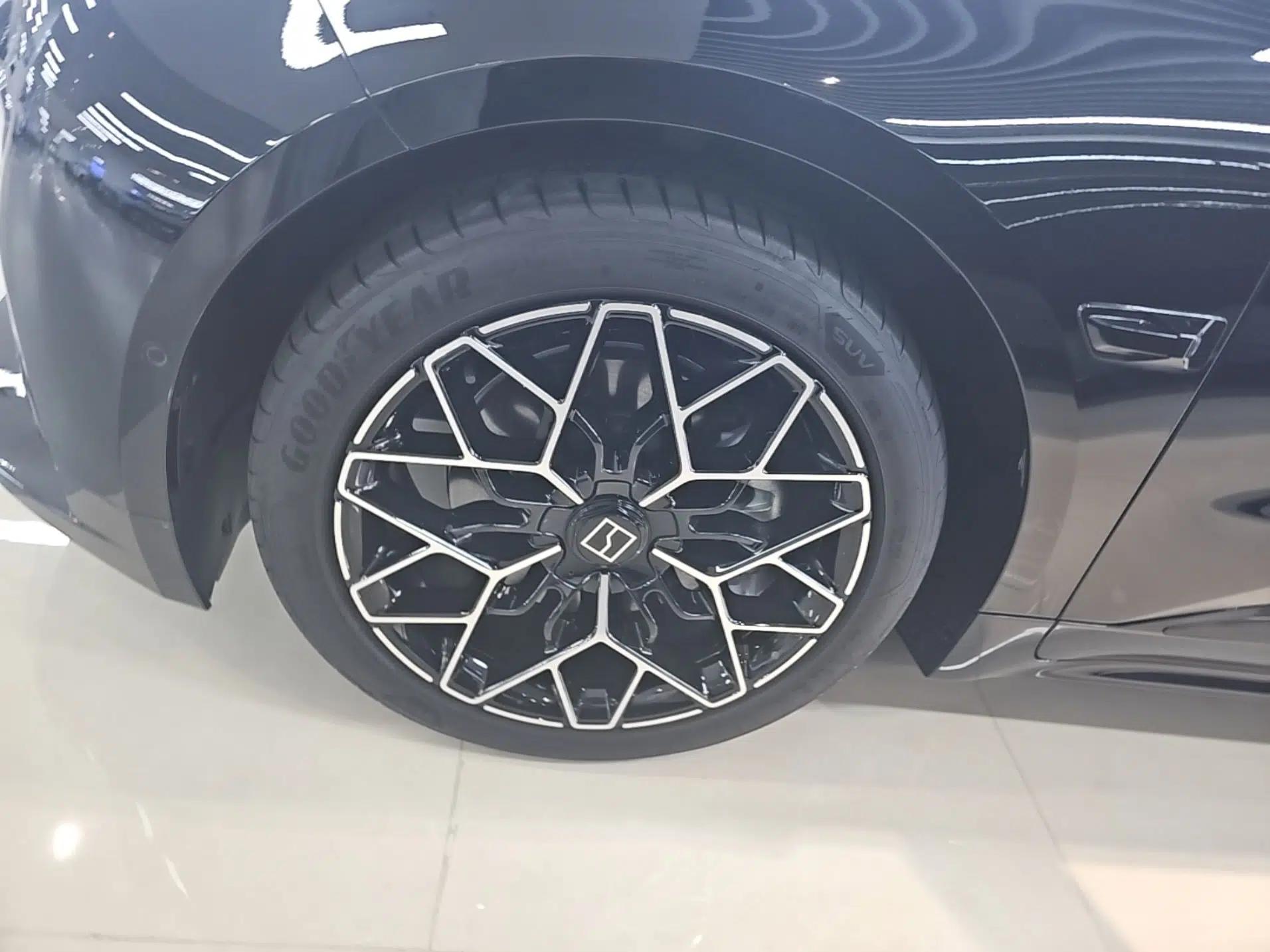 Zeekr 001 2025 WE Edition 95 kWh All-Wheel Drive — миниатюра 10