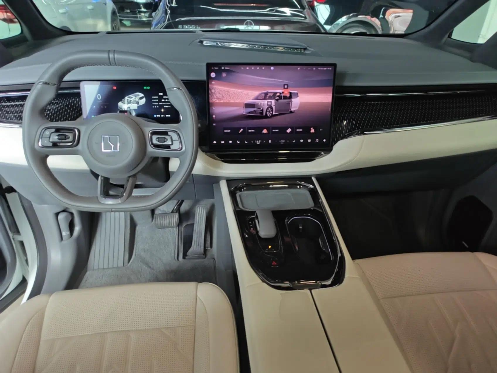 Zeekr 009 2024 Six-Seat Executive Version 4WD 108 kWh — миниатюра 12