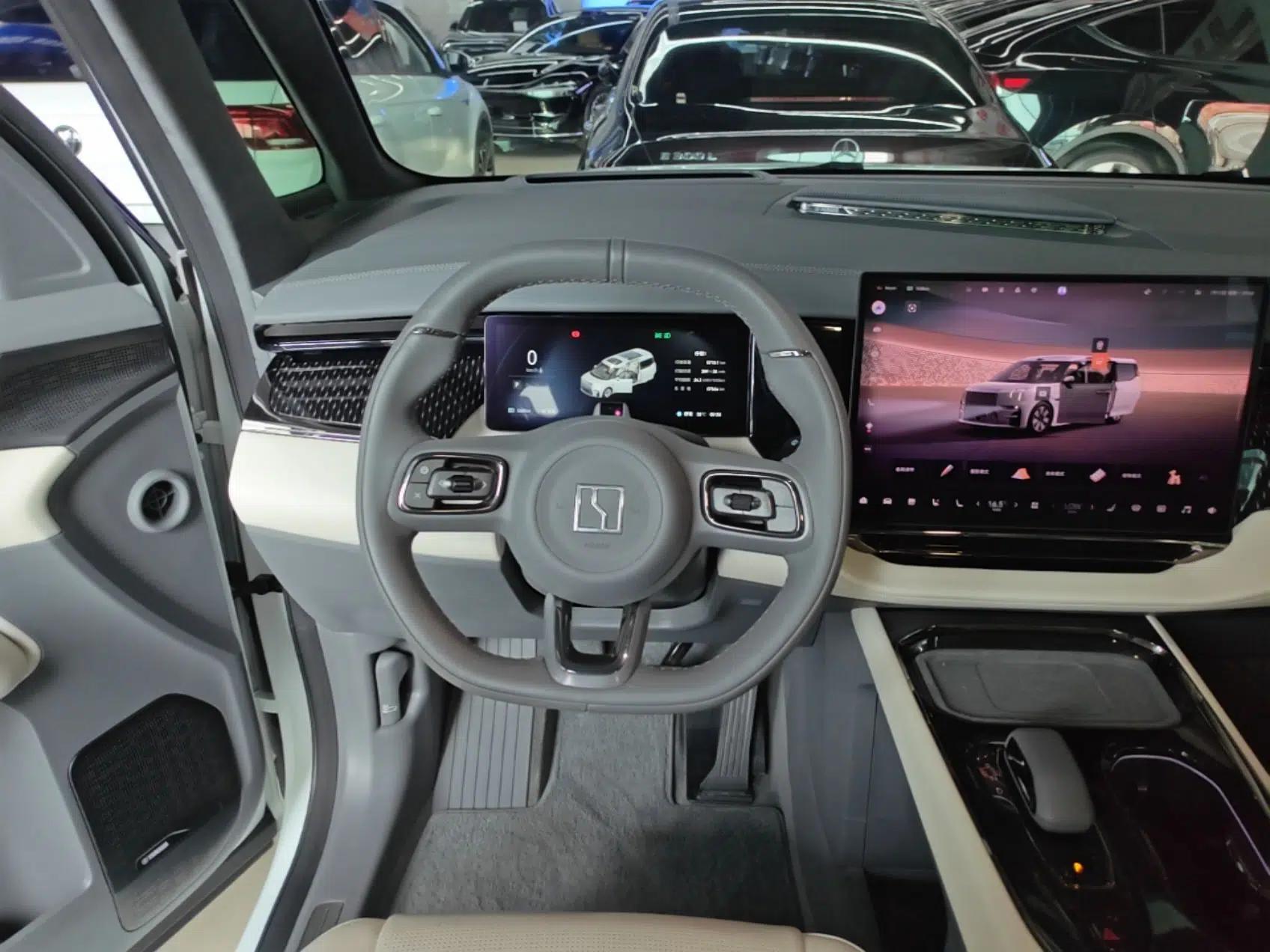 Zeekr 009 2024 Six-Seat Executive Version 4WD 108 kWh — миниатюра 13