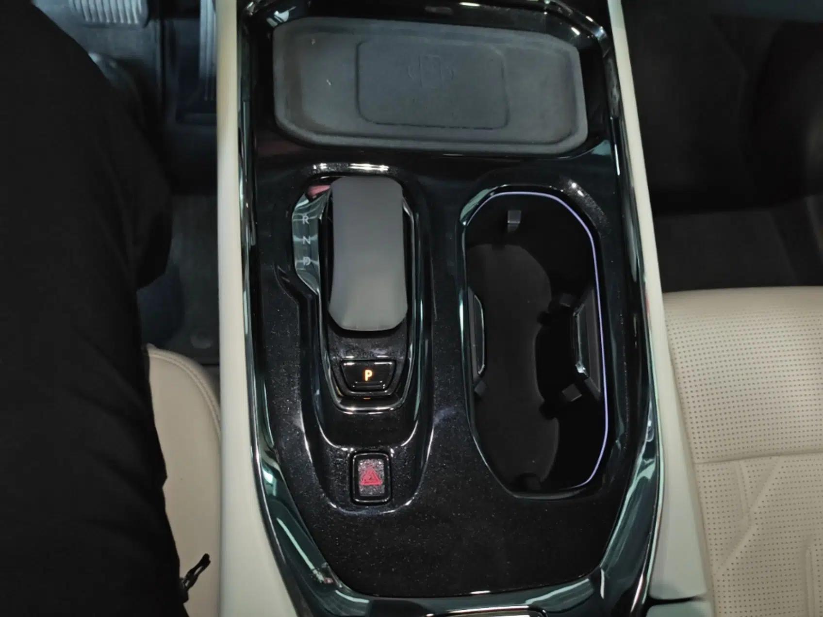 Zeekr 009 2024 Six-Seat Executive Version 4WD 108 kWh — миниатюра 16