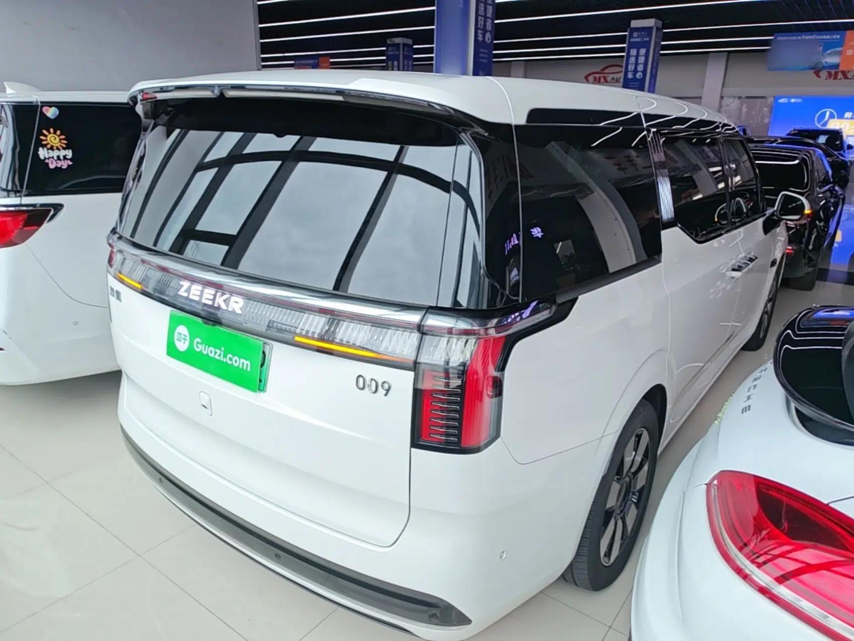 Zeekr 009 2024 Six-Seat Executive Version 4WD 108 kWh — миниатюра 6