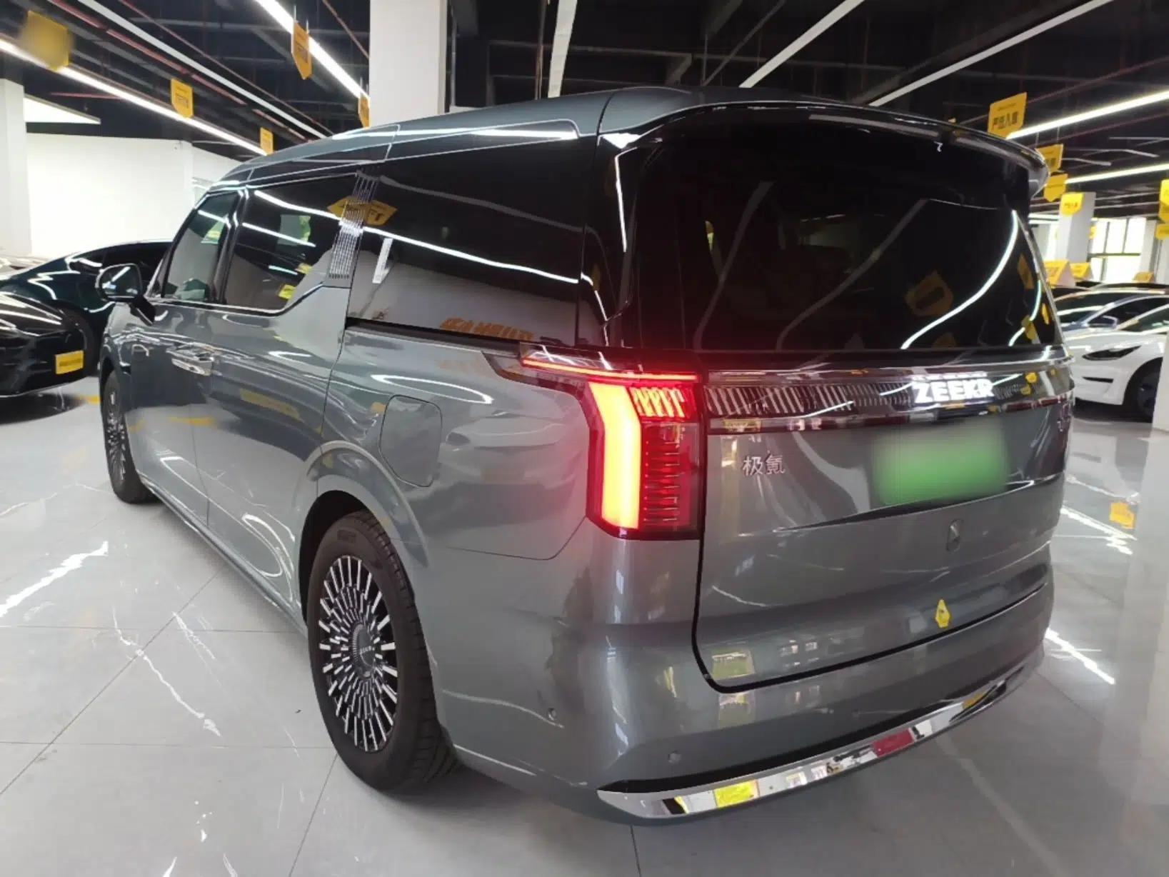Zeekr 009 2024 7-Seater Walk-Through Version Four-Wheel Drive 108 kWh — миниатюра 13